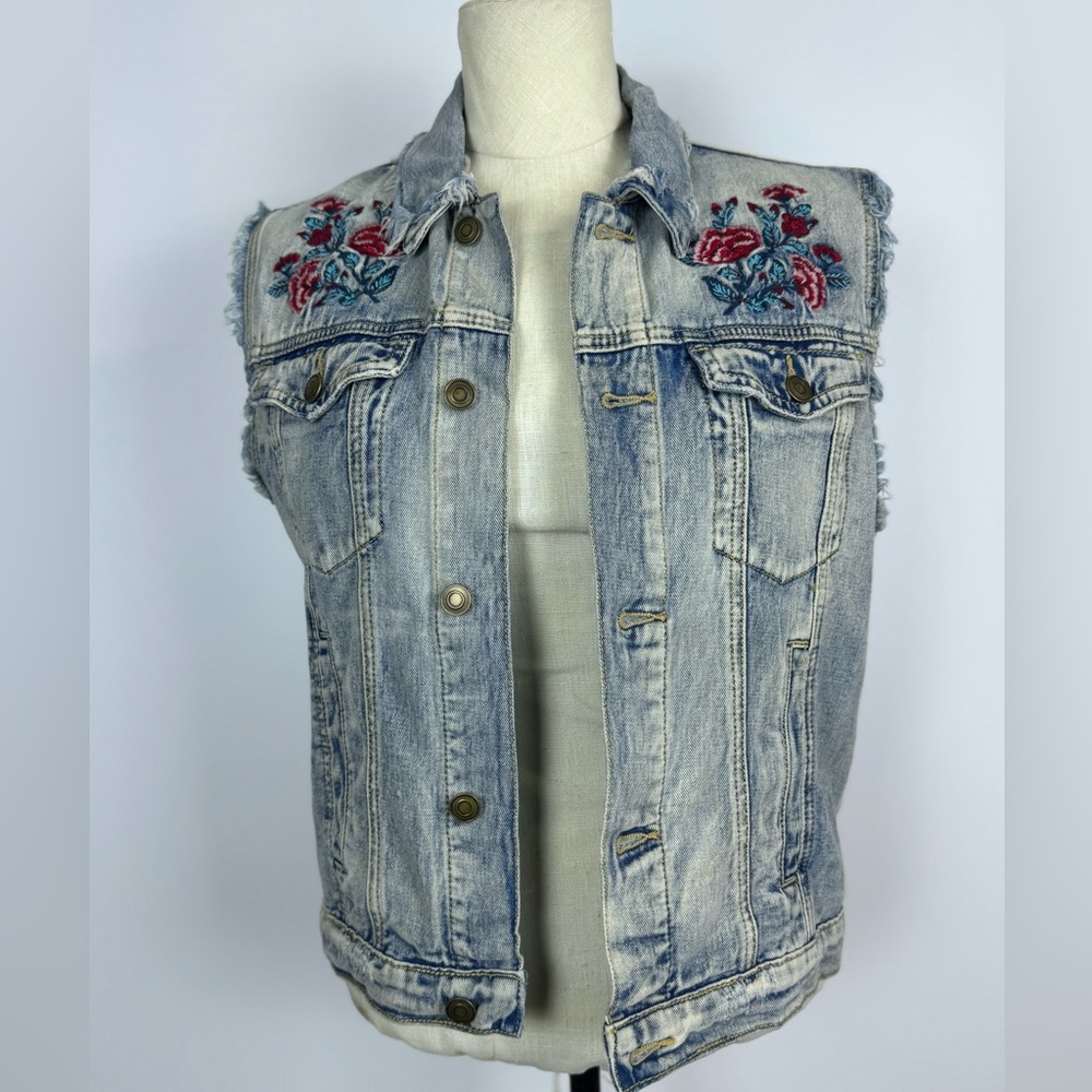 Forever 21
Jean Vest - Picture 7 of 11